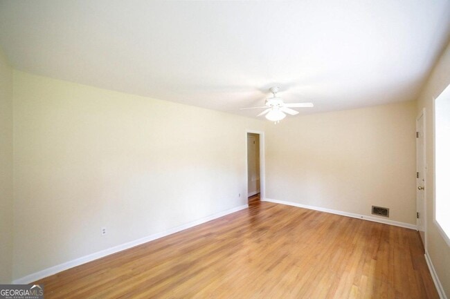 Building Photo - 120 Soule St