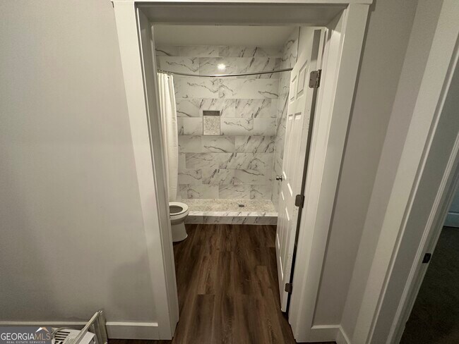 Building Photo - 370 Crestbrook Ln