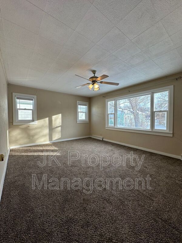 Building Photo - 1012 7th Ave S