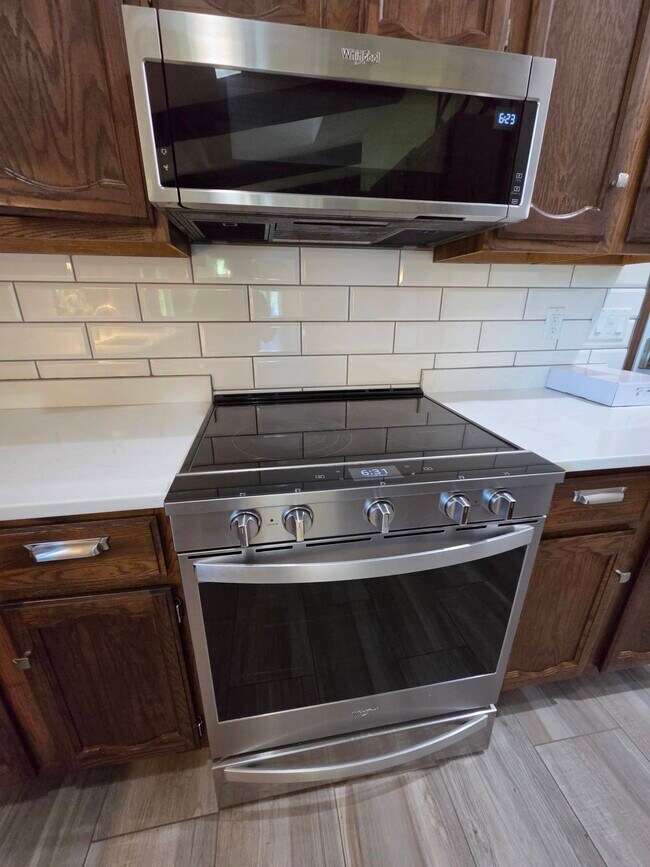 Building Photo - 226451 Kinglet Cir
