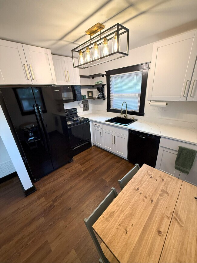 Building Photo - 742 Parklawn Ct