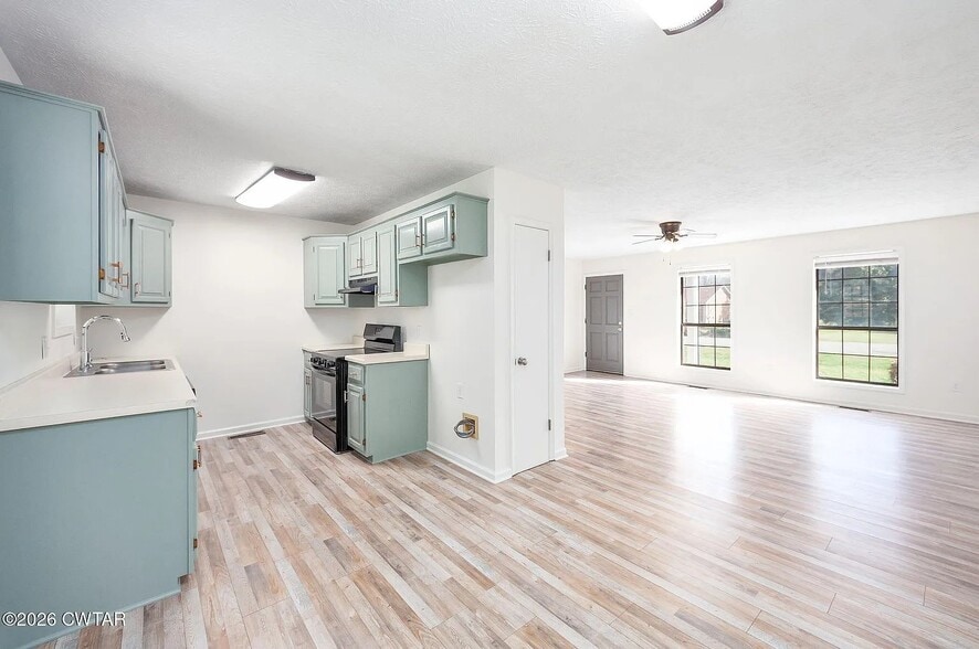 Building Photo - 52 University Cove