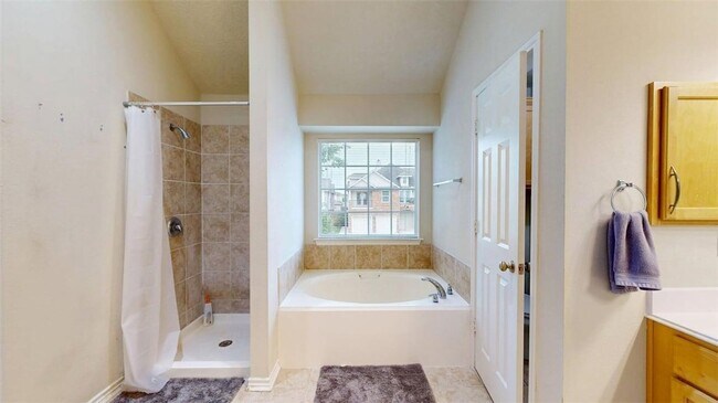 Building Photo - 4307 Spring Hill Drive
