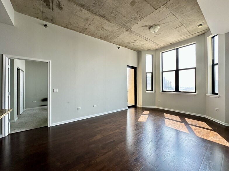 Building Photo - 1464 S Michigan Ave