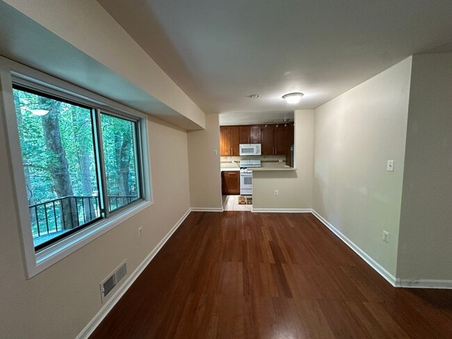 Building Photo - 10637 Weymouth St