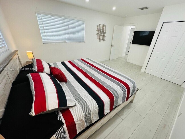 Building Photo - 2802 Jackson St