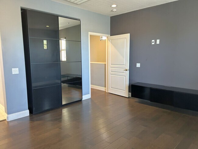 Building Photo - 133 Chantilly
