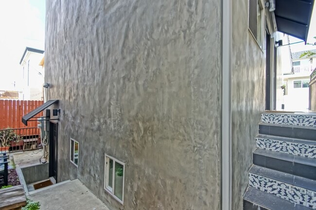 Building Photo - 200-202 39th Street