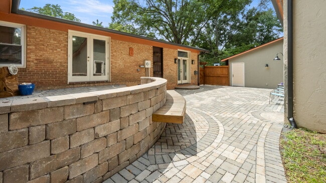 Building Photo - 5745 Riviere Dr