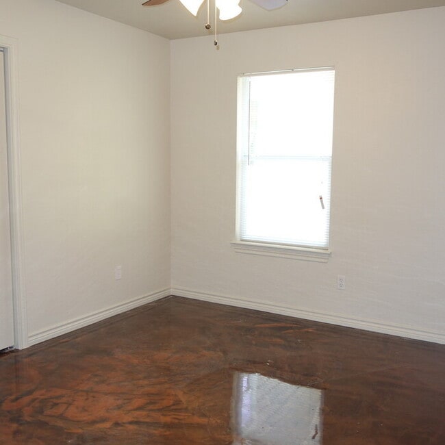 Building Photo - TAHITIAN VILLAGE ENTERTAINING READY - 3 BEDROOM / 2 BATH HOME