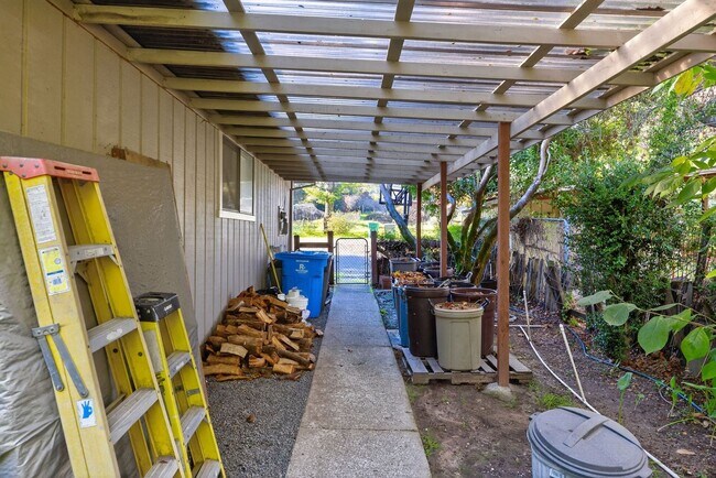 Building Photo - Charming 3-Bed / 2-Bath Retreat on Over an Acre in Sebastopol