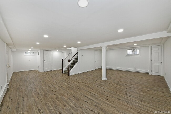 Building Photo - 110 Dix Hills Rd