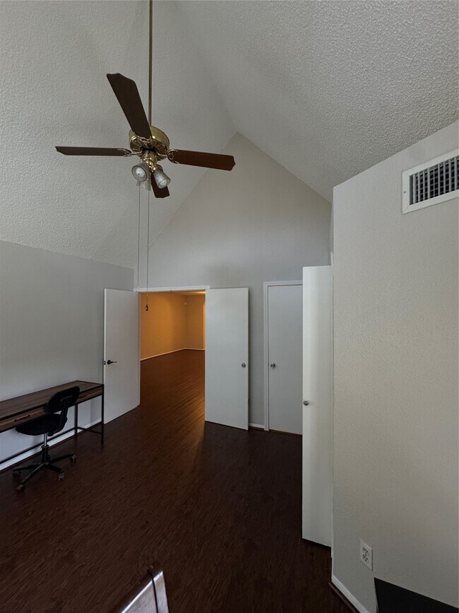 Building Photo - 2425 Holly Hall St