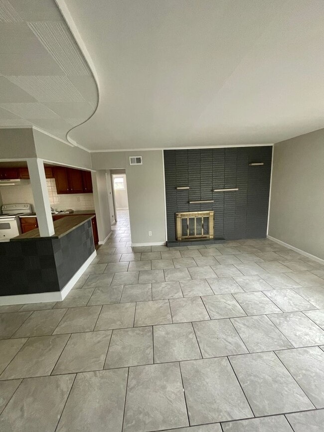 Building Photo - 3 Bedroom Modern Design Home for Rent