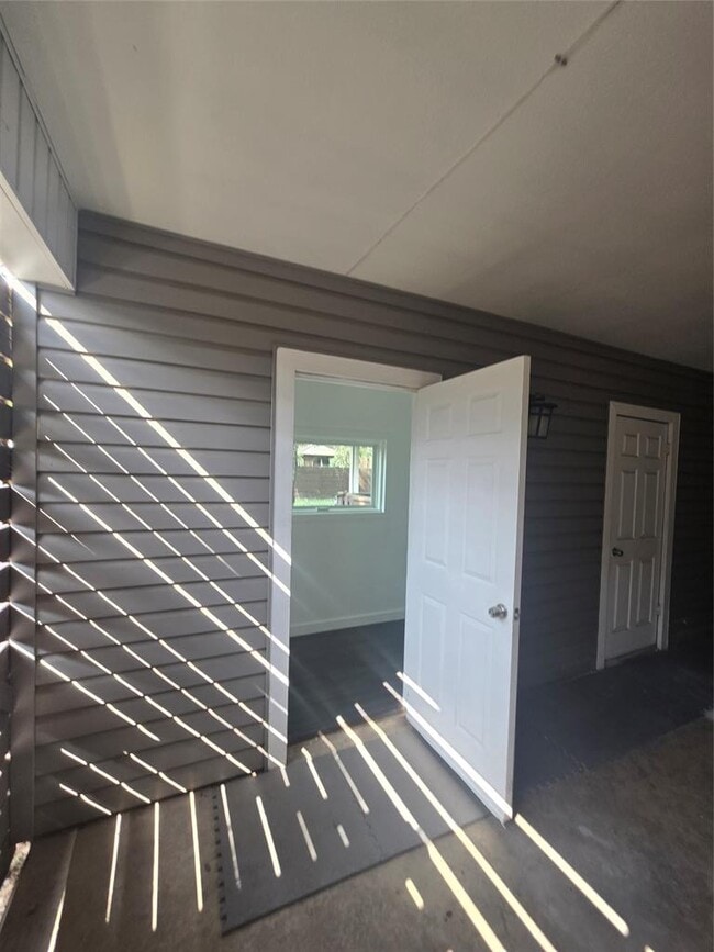 Building Photo - 1608 Sweetbriar Ave