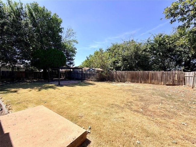 Building Photo - 1403 Long Branch Dr