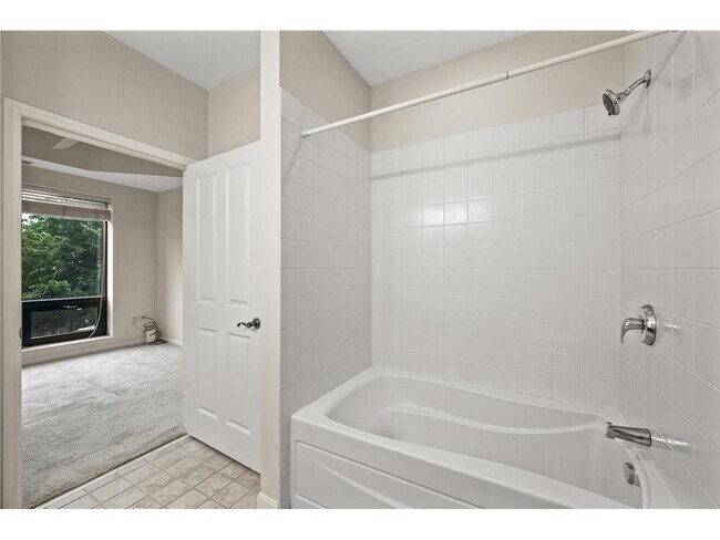 Building Photo - 500 500 E Grant St