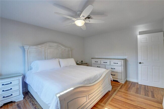 Building Photo - 302 NW 11th St