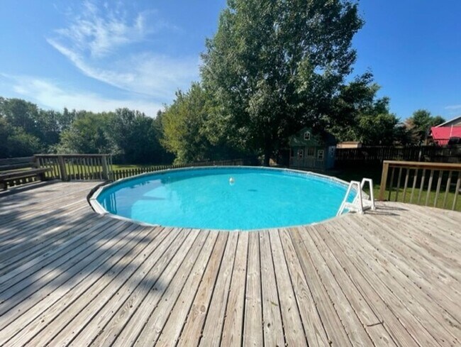 Building Photo - Now Available! Gorgeous Walkout Basement Home with a Pool, Ozark