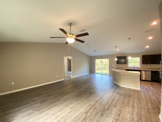 Building Photo - Custom Home - Desirable SW Dunnellon Neigh...