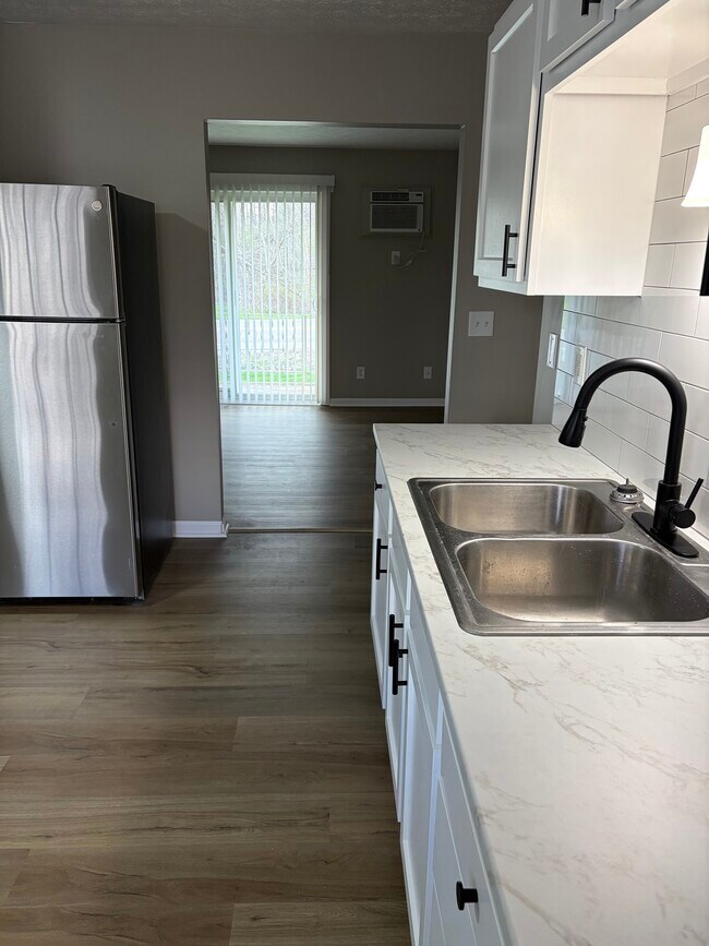 Building Photo - Green Acres - 4943-4959