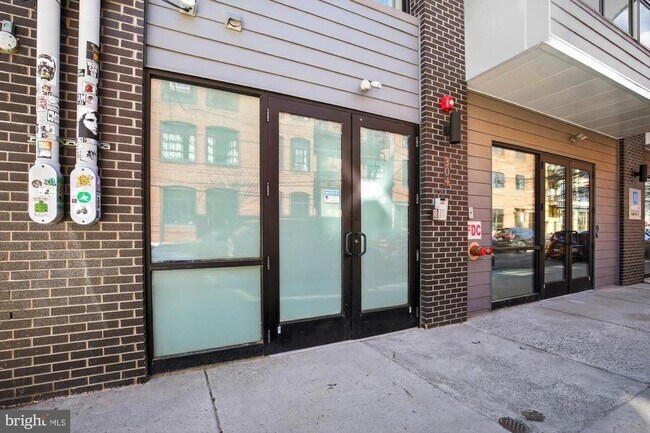 Building Photo - 304 Master St