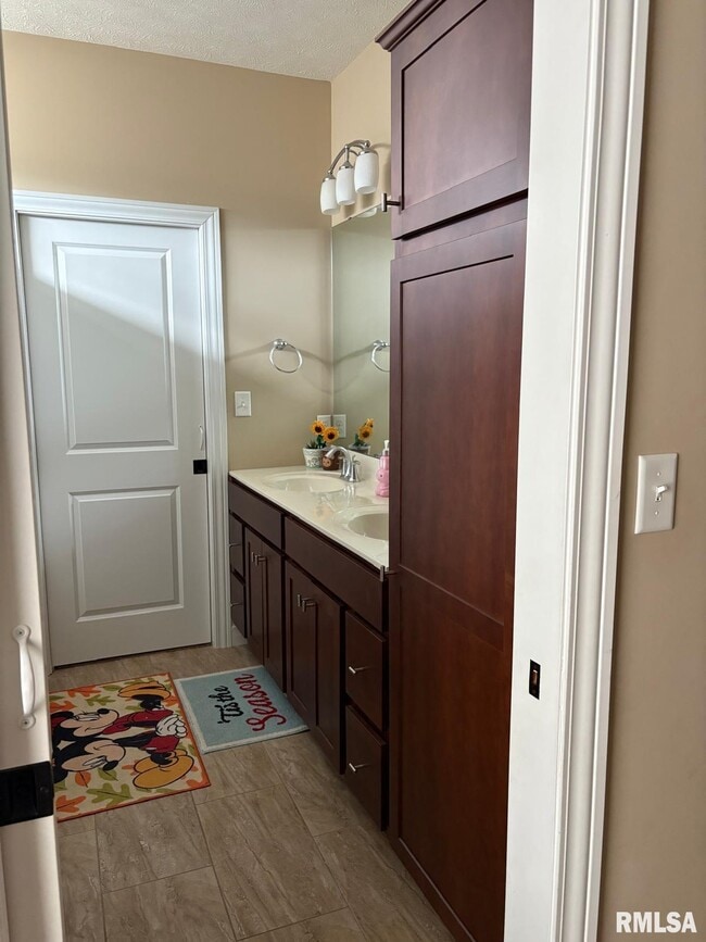 Building Photo - 2812 Castlerock Ridge