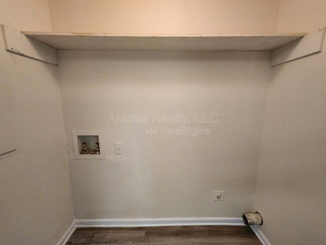 Building Photo - 2101 Wexford Dr