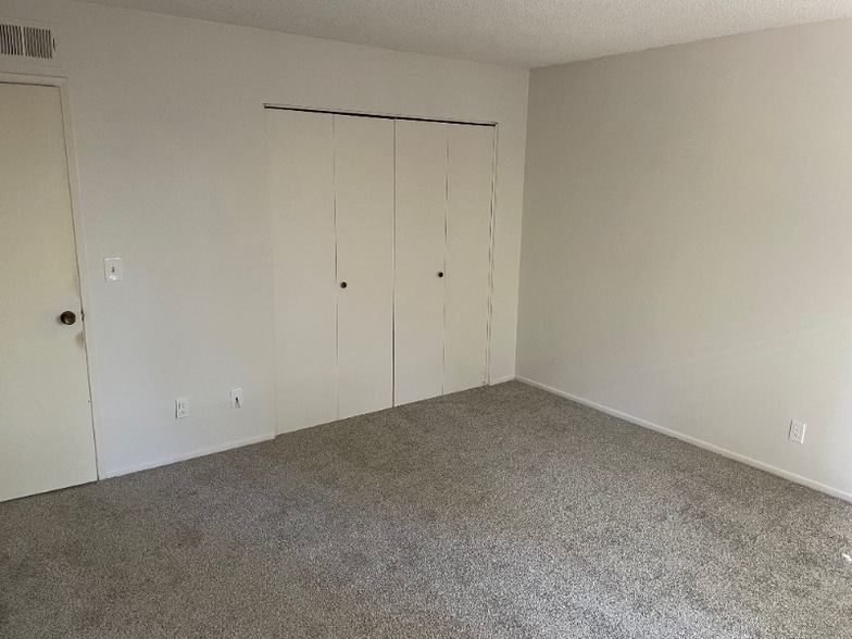 Building Photo - 7369 Elmhurst Pl