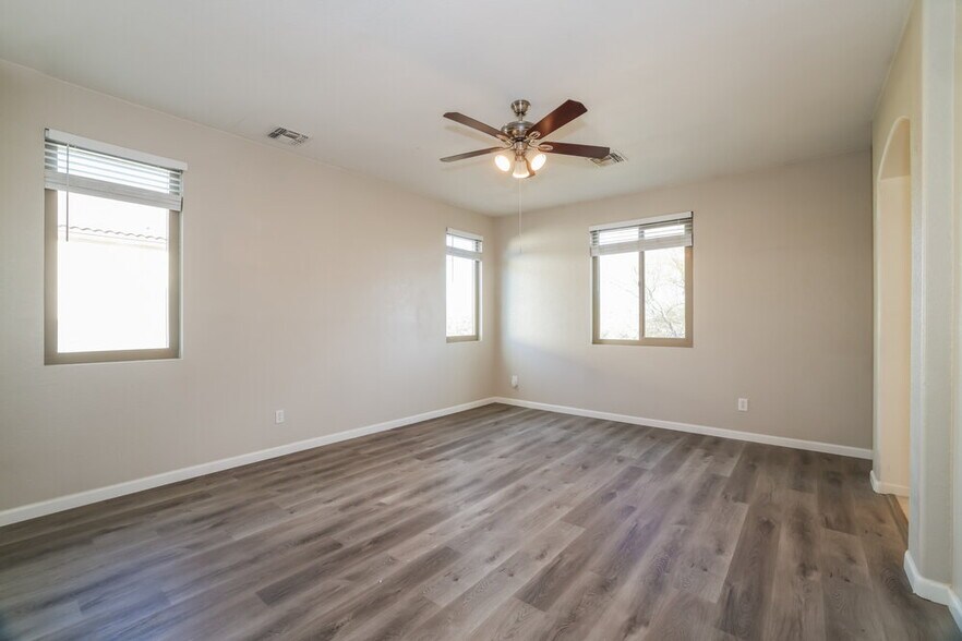 Building Photo - 3638 E Flamingo Way