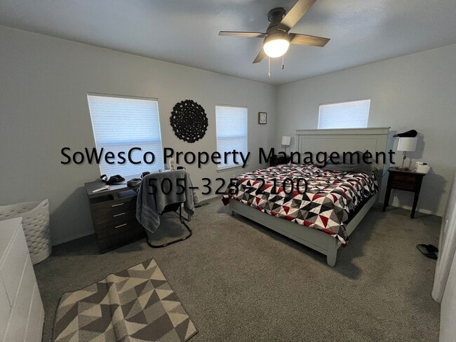 Building Photo - FULLY FURNISHED  3 Bedroom - Short or Long Term Available