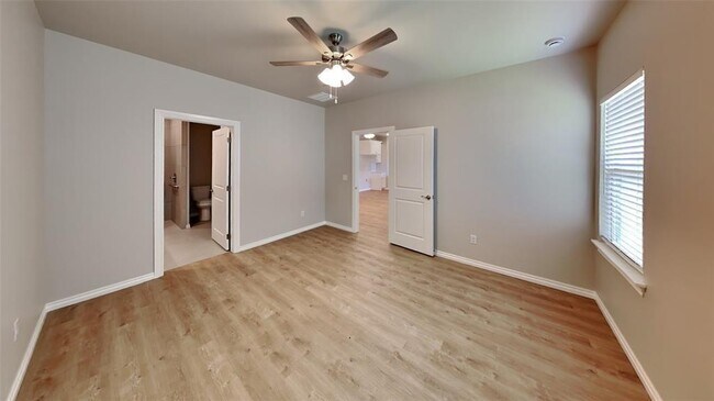 Building Photo - 6809 Labelle Dr
