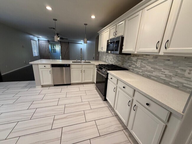 Building Photo - 1945 E Aloe Pl