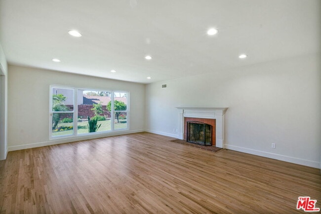 Building Photo - 5911 S Corning Ave