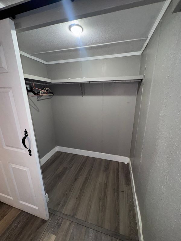 Building Photo - 15637 Sims Ln