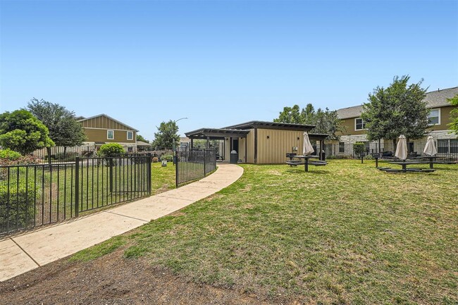 Building Photo - 516 E Slaughter Ln