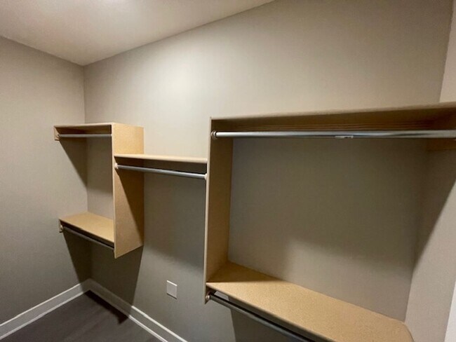 Building Photo - 9208/10 E Wassall