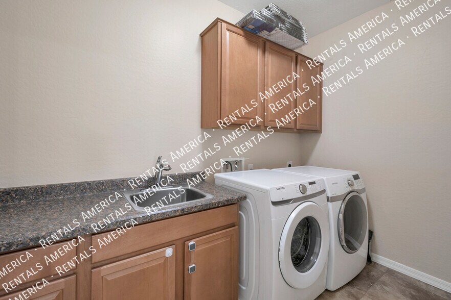 Building Photo - 267 E Kaibab Dr