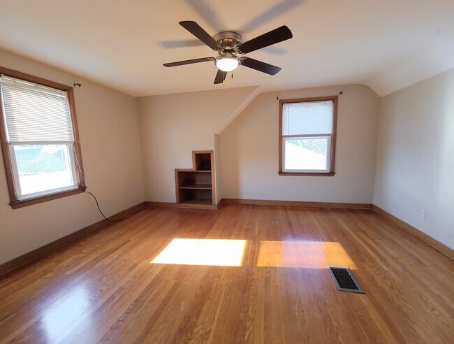 Building Photo - 185 N 90th St