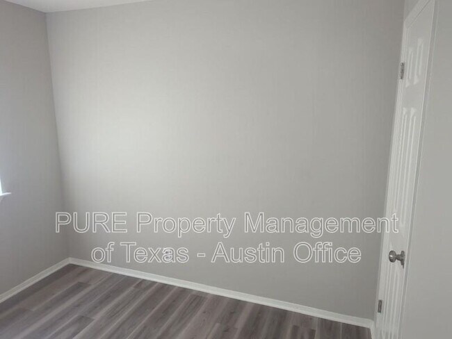 Building Photo - 6604 Scrub Oak Ln