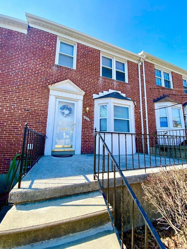 Building Photo - Charming 3 Bedroom/2 Bathroom Townhome with In-Unit Laundry in Ramblewood, MD!