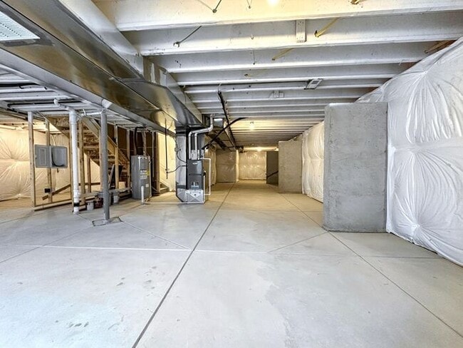 Building Photo - This property is located in a 55+ communit...