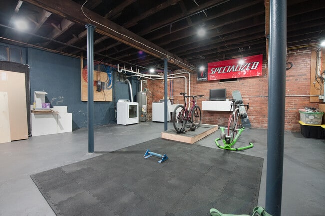 Building Photo - 2101 Beale Ave