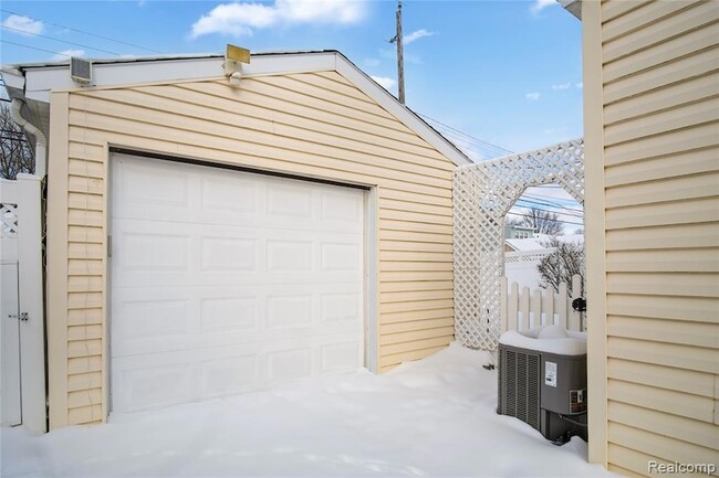 Building Photo - 2315 Guthrie Ave