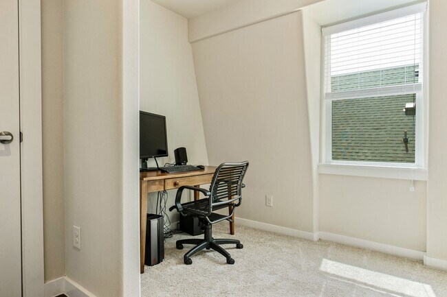 Building Photo - 5820 Bryan Pky