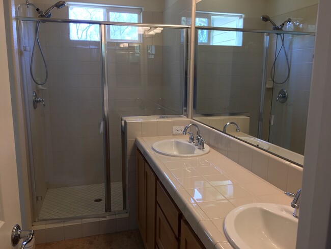 Building Photo - 4346 Streamside Dr