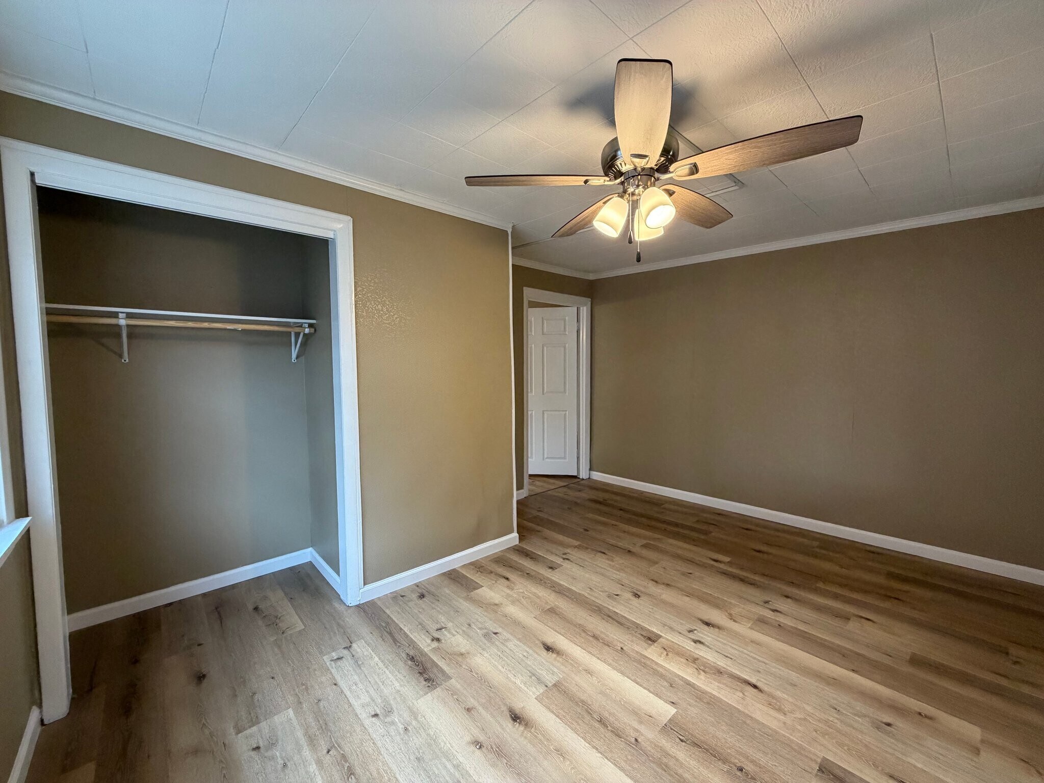 Building Photo - 512 16th Ave