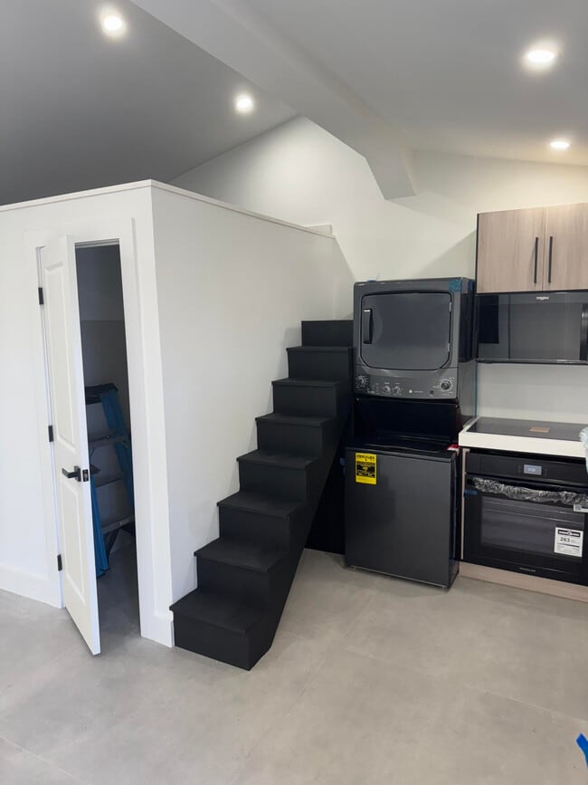 Building Photo - 1161 SW 15th St