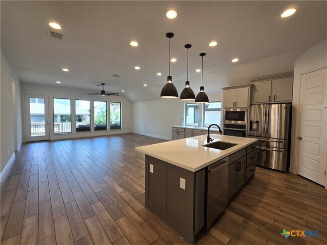 Building Photo - 2216 Prado Dr