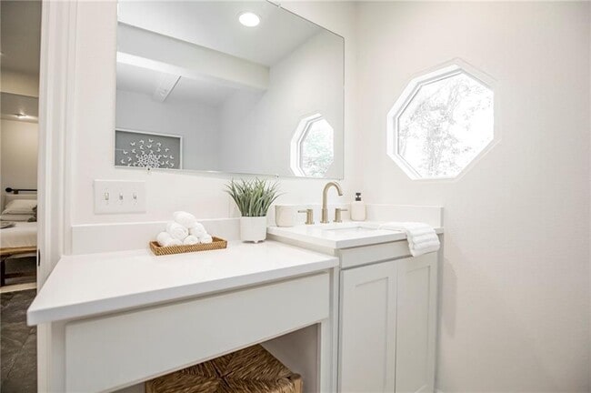 Building Photo - 1 Rader Ln